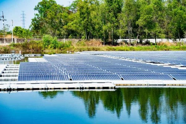 How to deploy floating solar farms: a practical guide - Featured Image